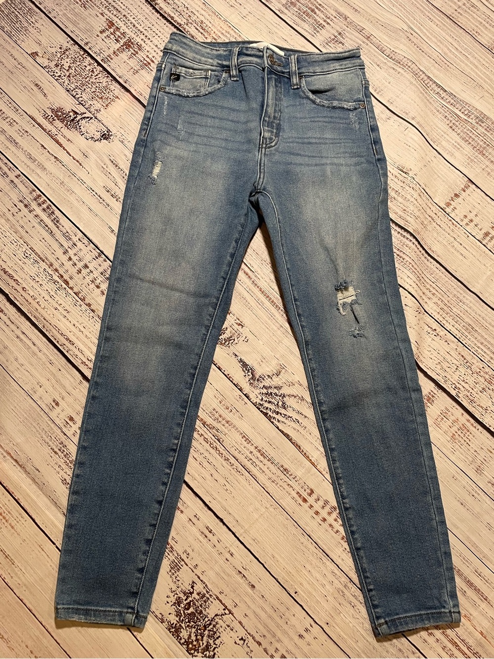KanCan distressed skinny jeans. Size 27.